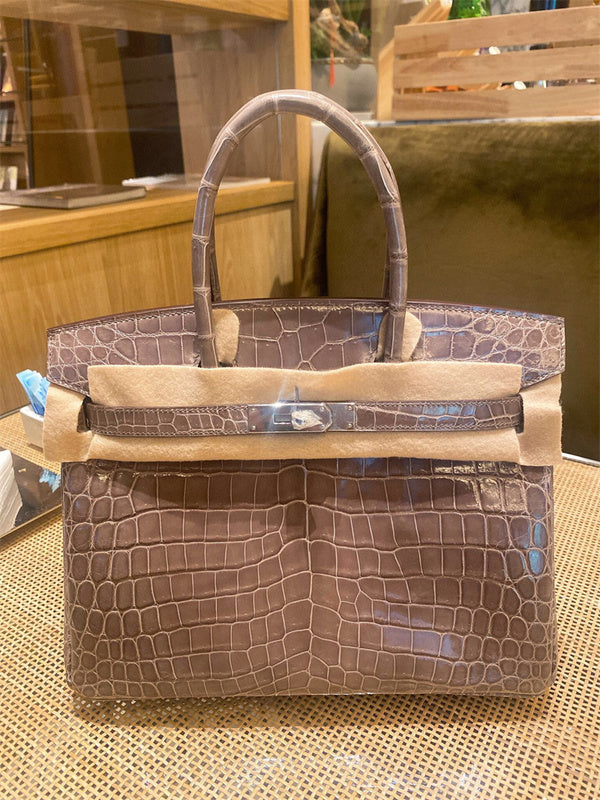  Refined carryall bag front view 37
