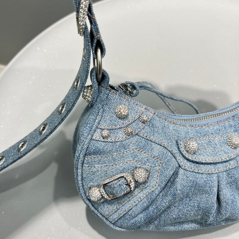 Zivas Charm Refined Structure Statement Handbag (Structured Everyday Essential) – Close-Up Detail
