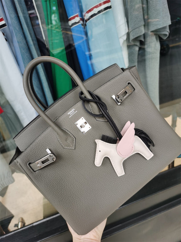  shoulder bag interior and compartment view 9