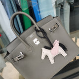  shoulder bag interior and compartment view 9