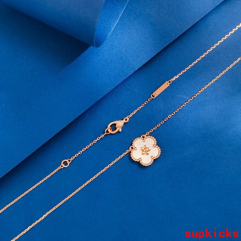 Close-up detail view of Van Cleef & Arpels unisex jewelry piece