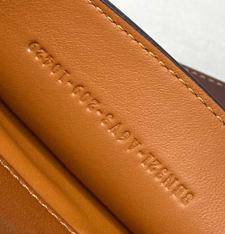 Ziva's Charm handbag – detail view (Standard Size)