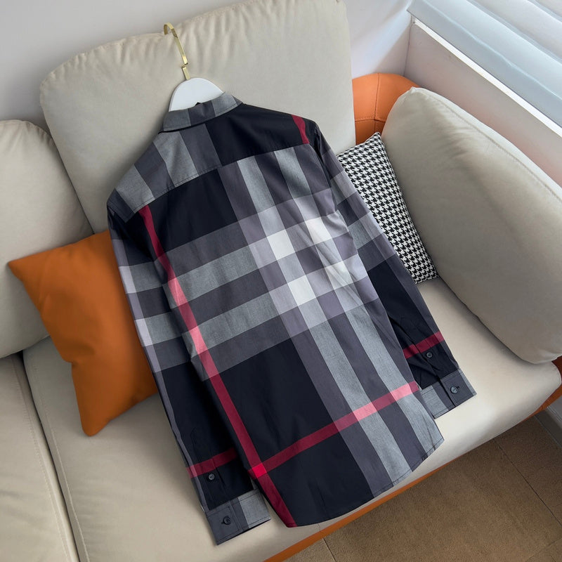 Styling view of Burberry luxury piece style No.073