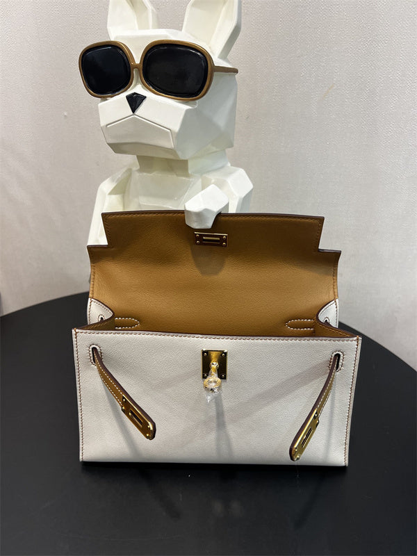  top-handle bag interior and compartment view