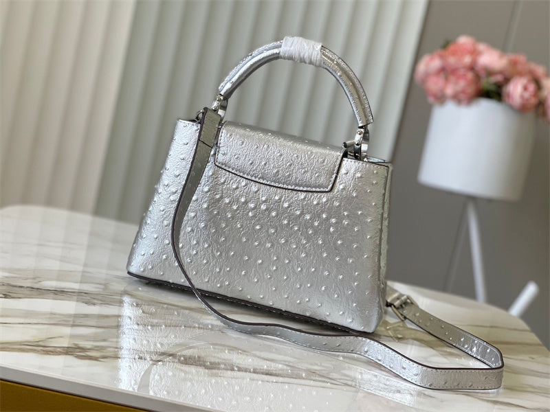  Classic handbag carried on shoulder 16