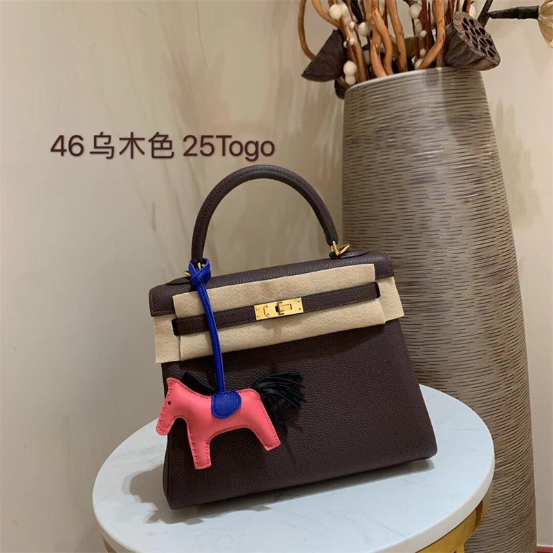  essential structured bag styled with outfit 12