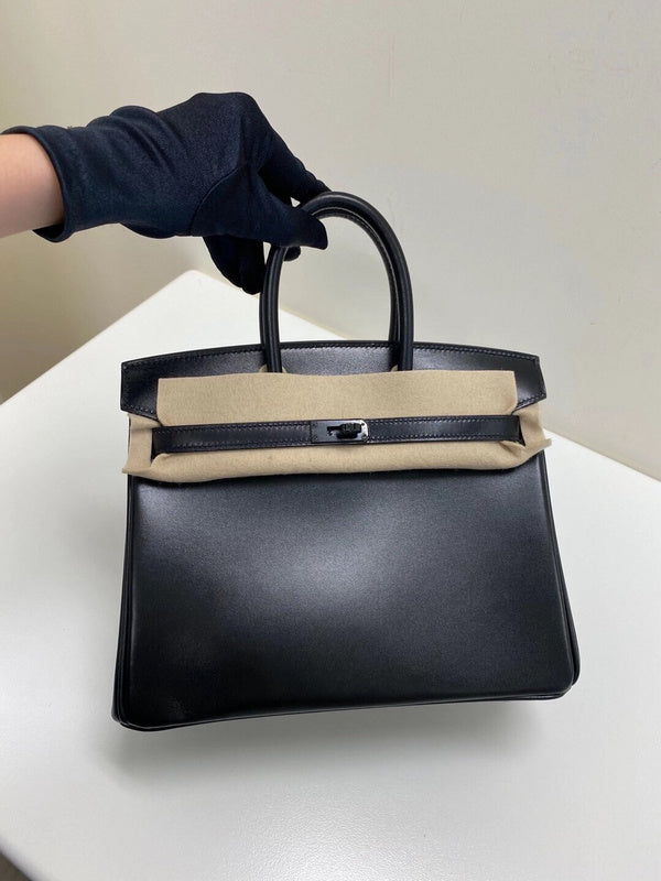 Close-up detail of streamlined bag design