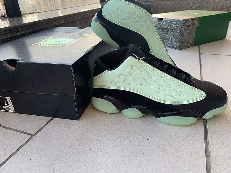 Nike Men's & Women's Designer Lifestyle Shoes — Style 224 detail view