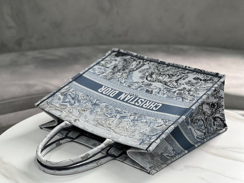 Interior view of structured chic women's handbag – women's premium purse