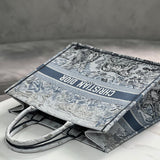 Interior view of structured chic women's handbag – women's premium purse