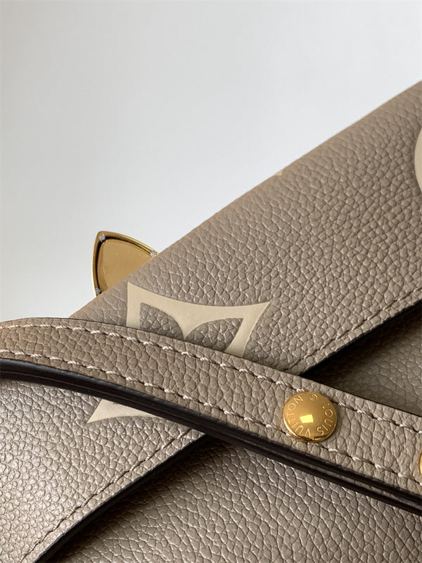  structured bag interior and compartment view 9