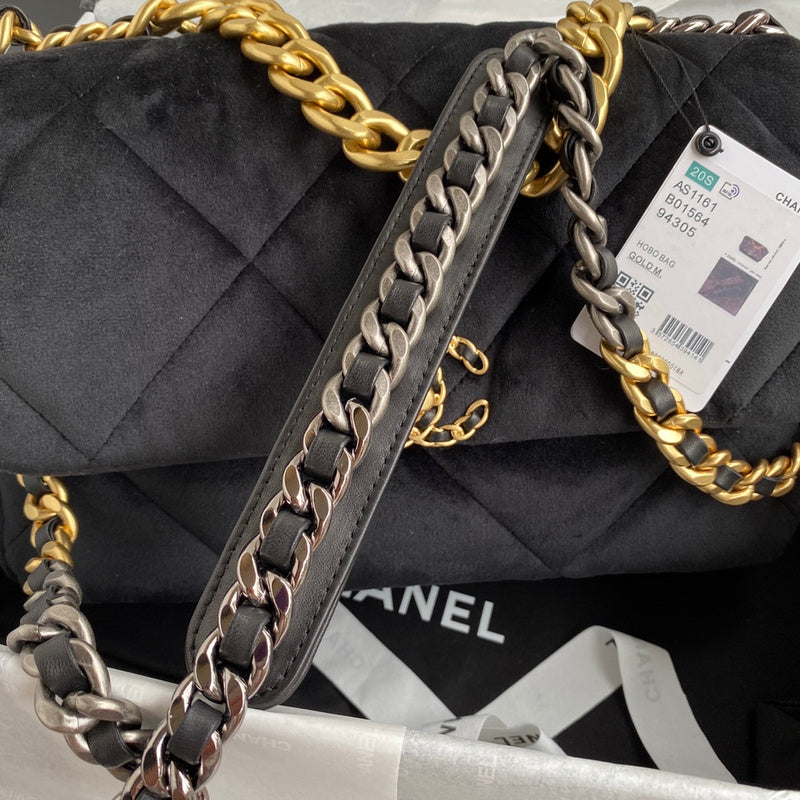 Zivas Charm Sleek Silhouette Fashion Handbag (Effortless Style Upgrade) – Lifestyle Shot