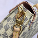 Handle and strap detail of elevated modern women's handbag – women's luxury accessory