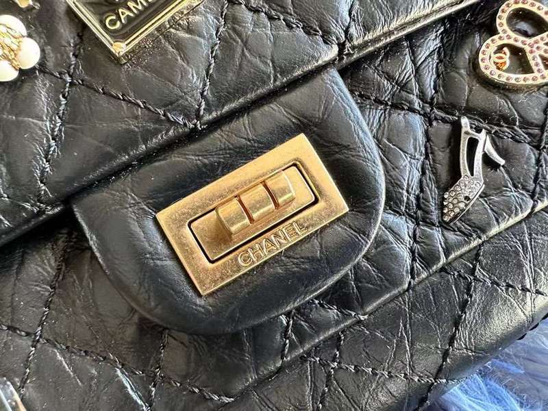 Zivas Charm Refined Structure Everyday Handbag (Modern Wardrobe Staple) – Styled Look