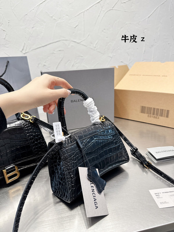 Ziva's Charm handbag – back view (one versatile size)