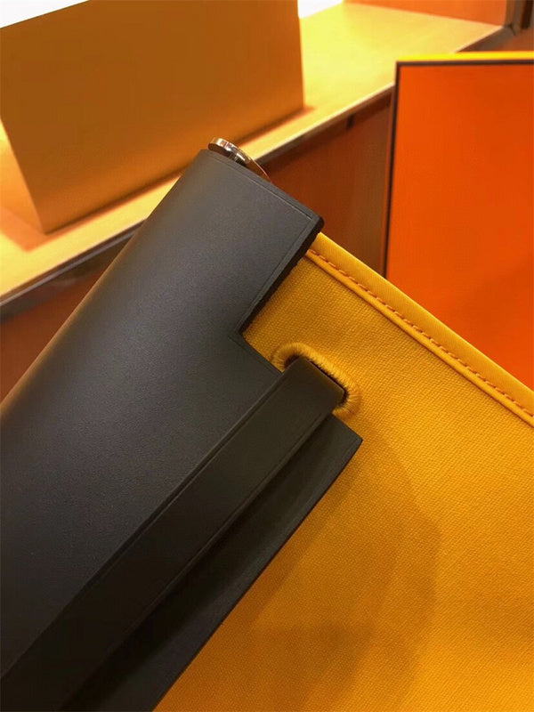  shopper bag interior and compartment view