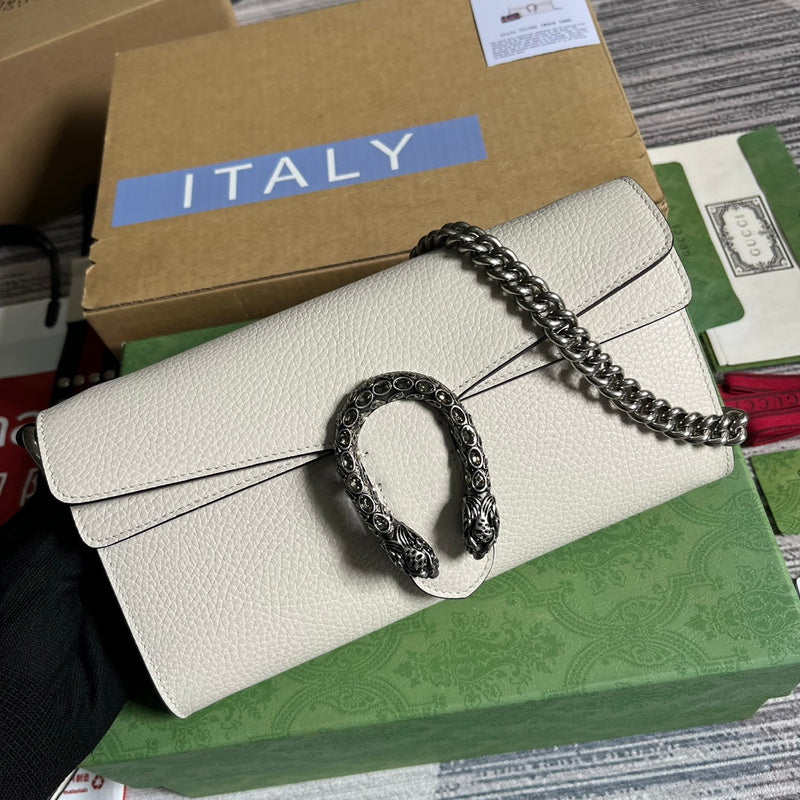 Handle and strap detail of everyday-luxe modern women's handbag – women's designer-style accessory