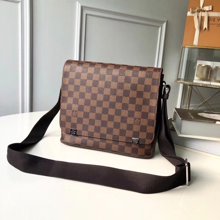 Front view of premium sleek women's handbag – women's designer-style accessory