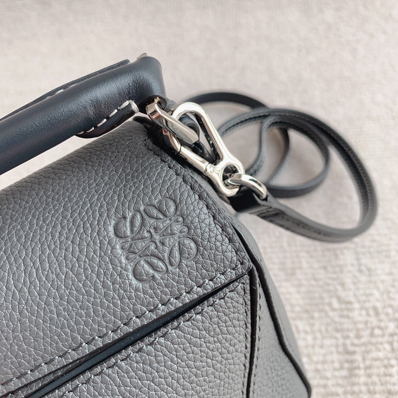 Ziva's Charm handbag – back view (12.5cm*18cm*8cm)