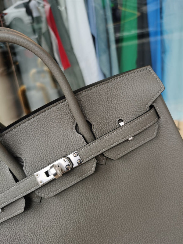  shoulder bag interior and compartment view