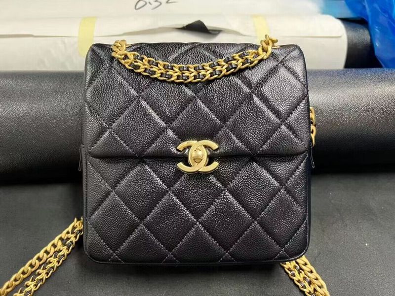  women's handbag, mid design, view 2