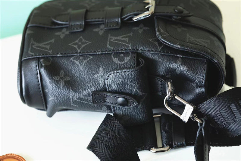  versatile carryall bag detail view showing craftsmanship 14