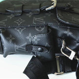  versatile carryall bag detail view showing craftsmanship 14