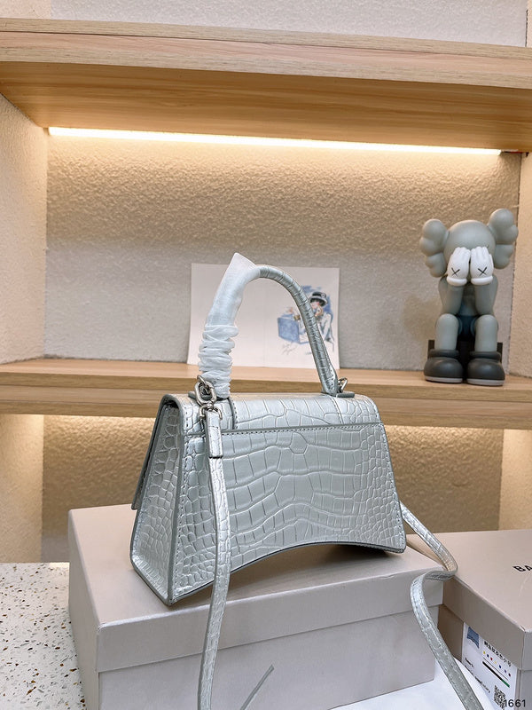 Ziva's Charm handbag – carry view (one versatile size)