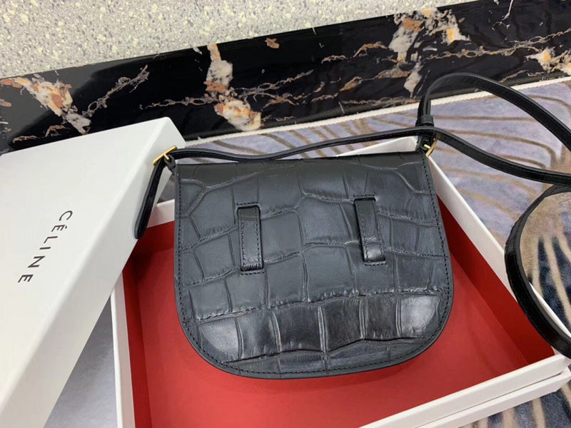 Handle and strap detail of chic statement women's handbag – women's designer-style accessory
