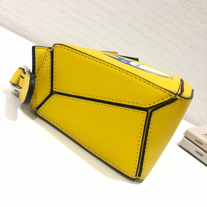 Ziva's Charm handbag – carry view (18cm*11cm*7.5cm)