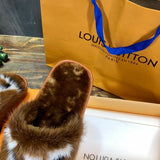 Full silhouette view of Louis Vuitton luxury piece style No.121