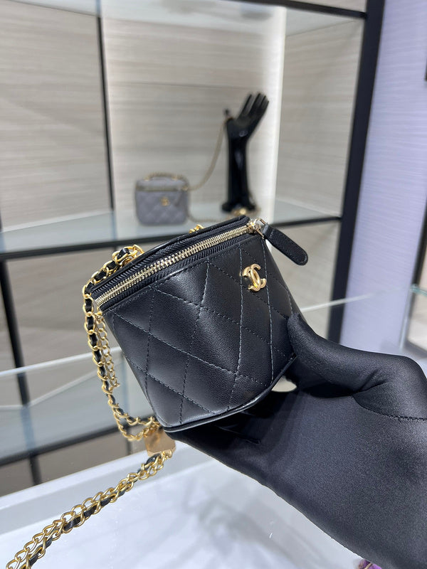 Zivas Charm Classic Sensibility Designer Handbag (Everyday Luxury Essential) – Close-Up Detail