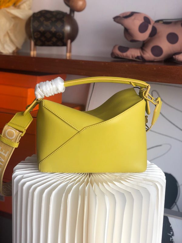 Ziva's Charm handbag – product shot (24cm*10.5cm*16.5cm)