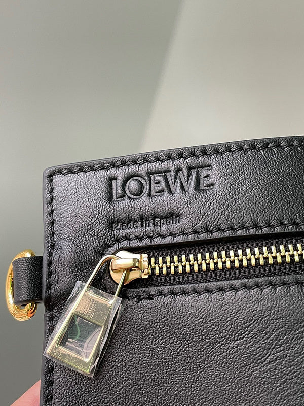 Ziva's Charm handbag – side angle view (13.5cm*25cm*30cm)