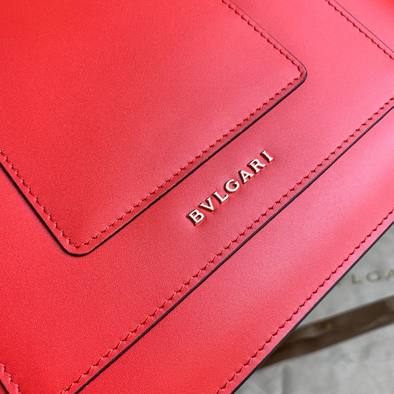 Statement Vegan Leather Handbag - Sleek Minimalist Lines | Women's Everyday Carry Handbag #1697 - hardware and detail close-up (image 5) of designer-inspired handbag