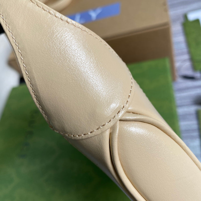Handle and strap detail of statement modern women's handbag – women's statement bag