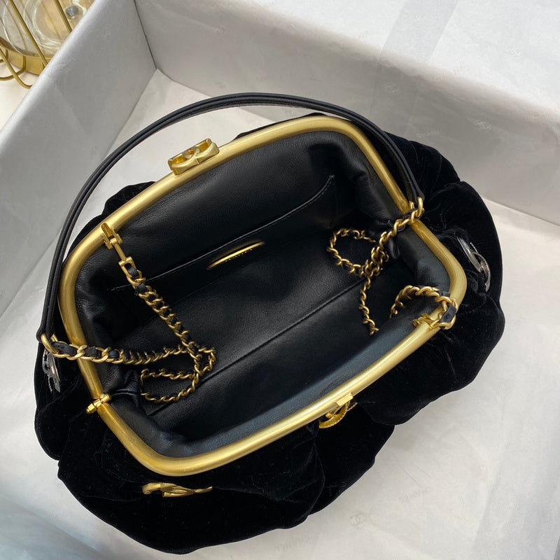  women's handbag, spacious design, view 3