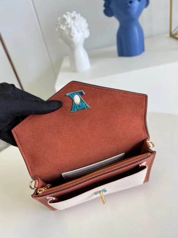 Interior view of statement classic women's handbag – women's everyday handbag