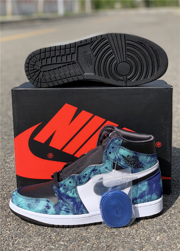 Nike Men's & Women's Designer Low-Top Shoes — Style 017 front view