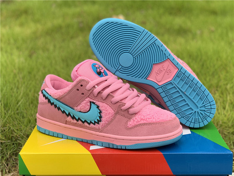 Nike Men's & Women's Premium Low-Top Trainers — Style 085 detail view