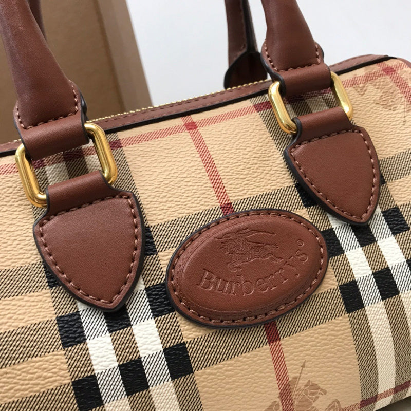 Ziva's Charm handbag – close-up view (one versatile size)