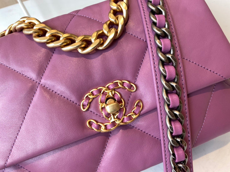 Zivas Charm Classic Sensibility Fashion Handbag (Modern Wardrobe Staple) – Close-Up Detail