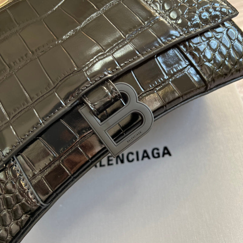 Styled lifestyle shot of signature polished women's handbag – women's premium purse