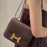 Streamlined handbag styled for everyday wear