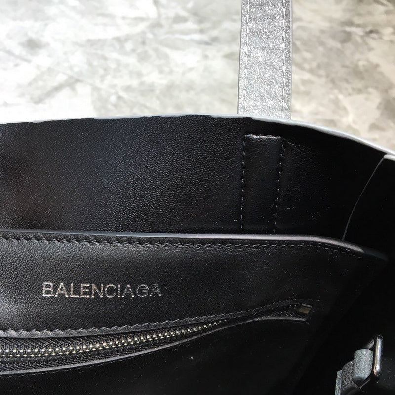 Refined Premium PU Leather Handbag - Premium Craftsmanship Detailing | Women's Luxury Handbag #916 - texture close-up (image 9) of designer-inspired handbag