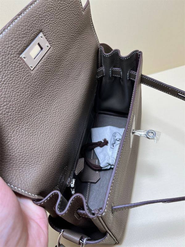  signature shoulder bag styled with outfit 18