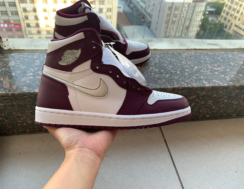 Nike Men's & Women's Designer Lifestyle Shoes — Style 164 angle view