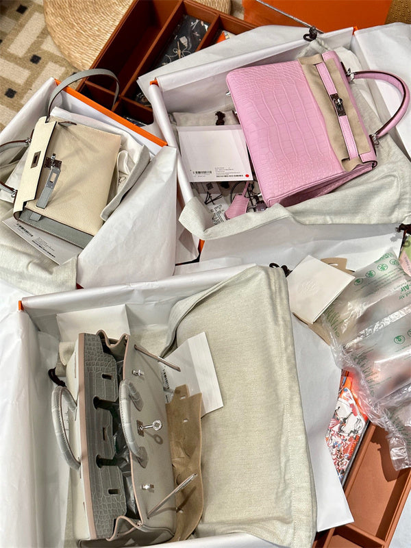  shopper bag interior and compartment view 27