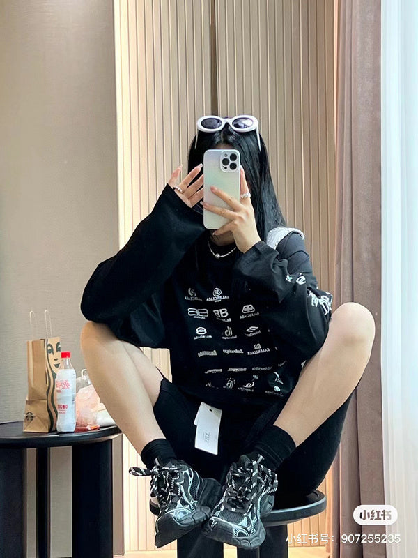 Side profile view of Balenciaga luxury piece style No.238