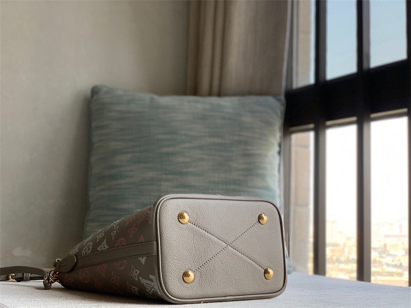  Clean-Lined carryall bag carried on shoulder